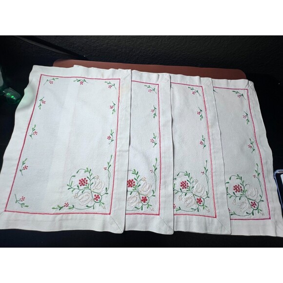 Vintage Hand Embroidered 18"x12" White Linen Placemat Swan Berry Floral Set of 4 - Picture 1 of 12